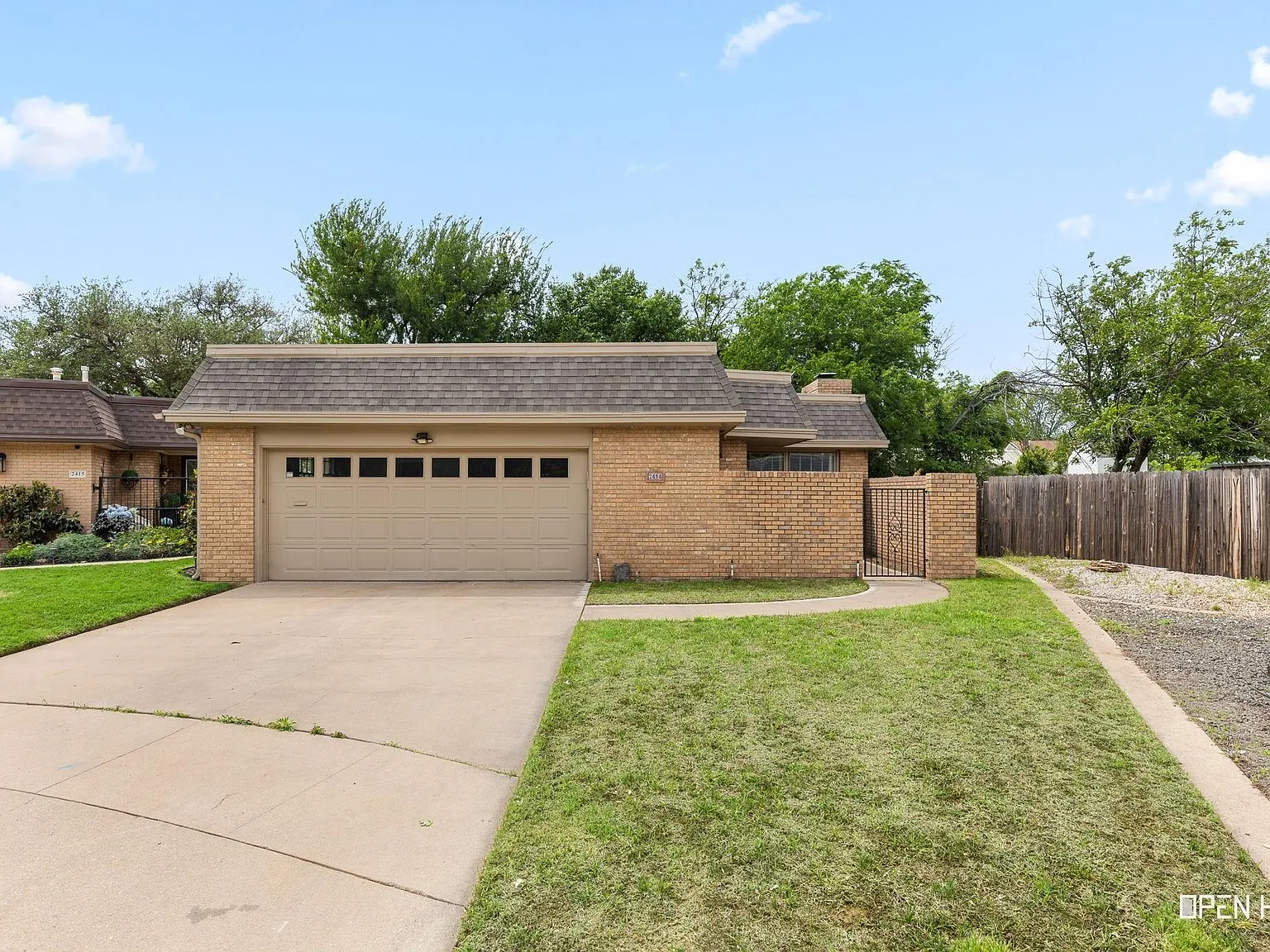 2 bed, 2.5 bath, 1925 sqft, $2,000 — Photo 2