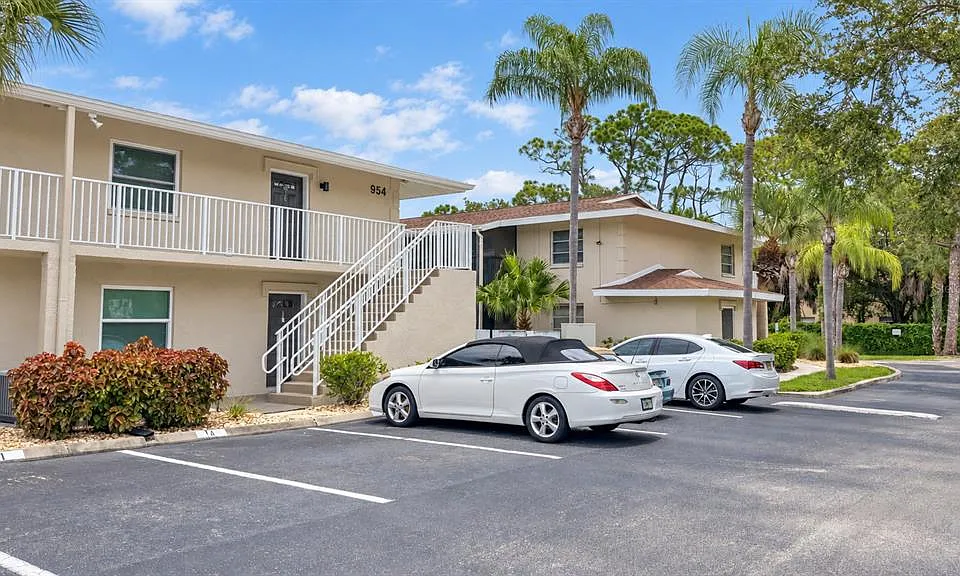 954 La Costa Cir #1