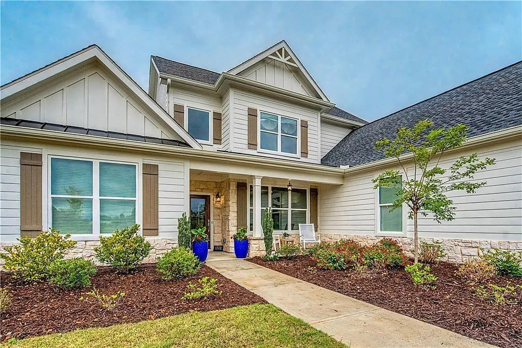 4 bed, 4.0 bath, 3073 sqft, $4,000 — Photo 1