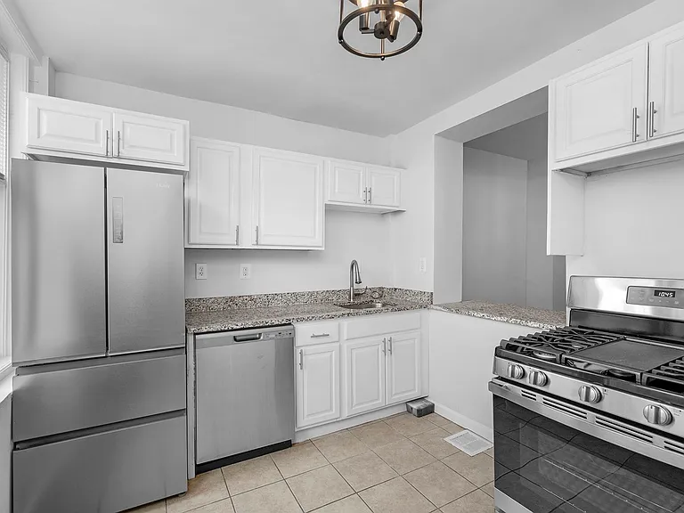 627 N Lakewood Ave — Photo 8