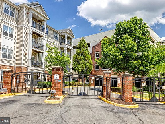 3rd image of 12925 Centre Park Cir APT 203