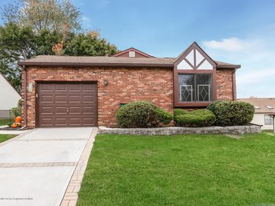 37 Lansdale Dr, Marlboro, NJ, 07746