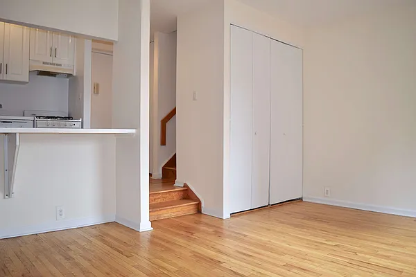 Rented by Manhattan Connection | media 24