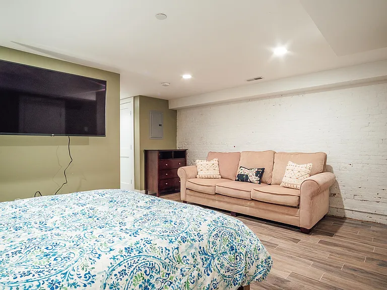 37 Middle St #1 — Photo 15