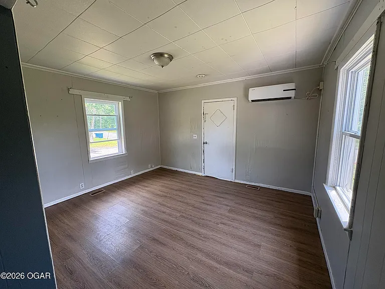 1402 Iowa Ave — Photo 5