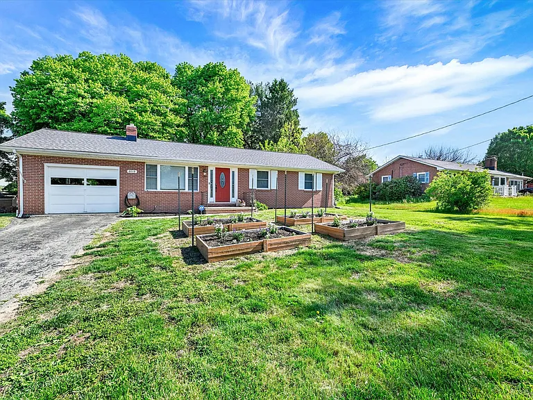 2019 S Fountain Green Rd — Photo 3