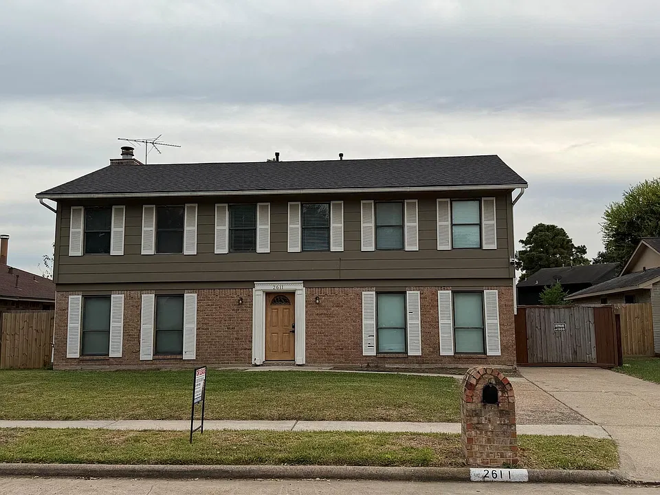 2611 W Greens Rd