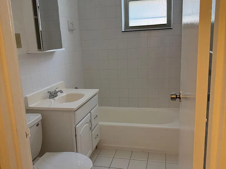 60 Elm St — Photo 2