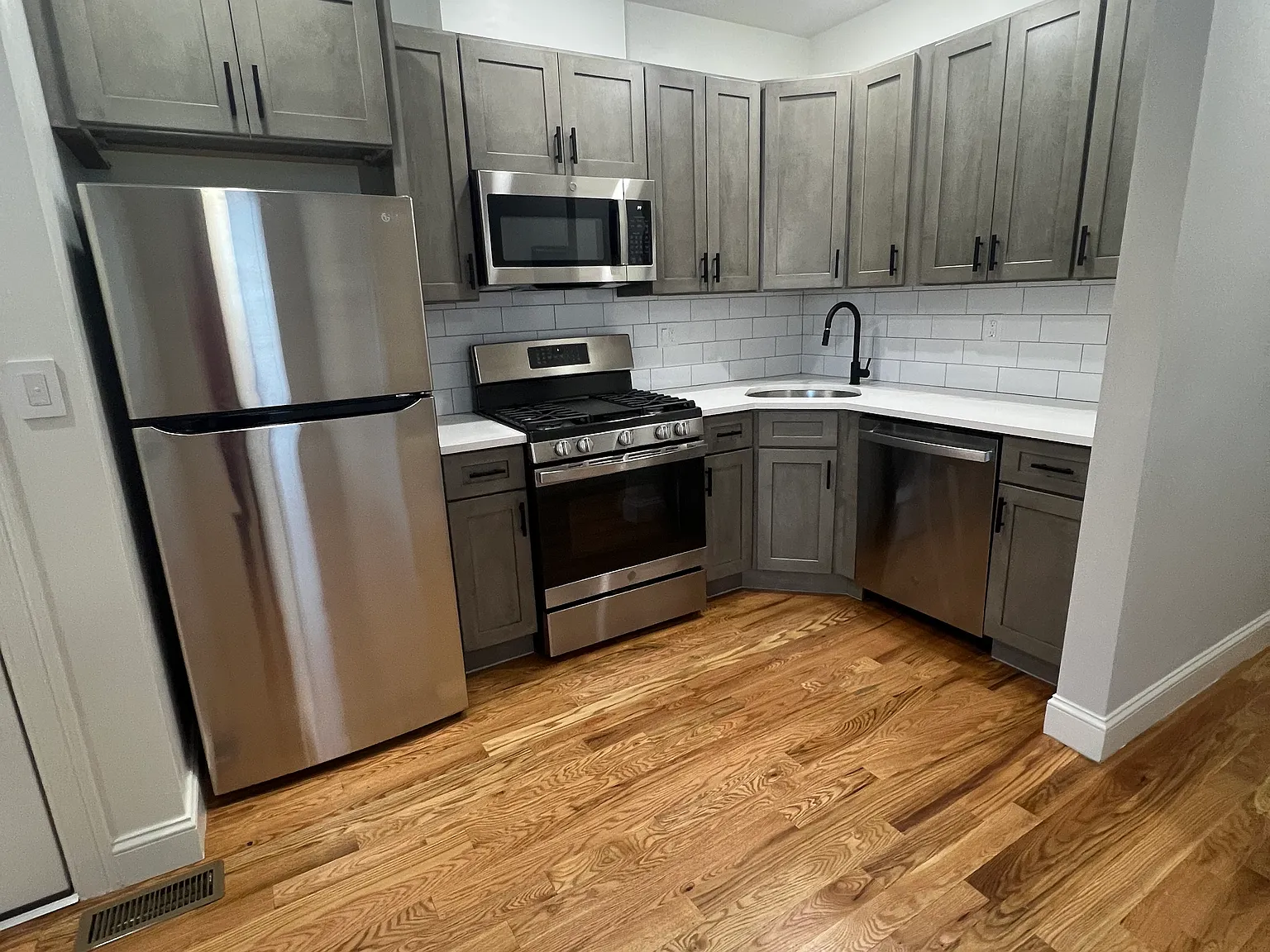 3 bed, $3,275 — Photo 1