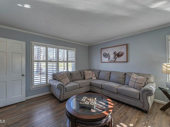 3rd image of 204 Amity Dr