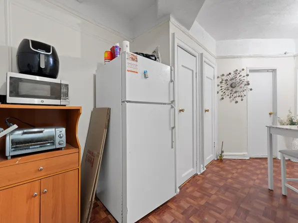 941 Jerome Avenue image 9 of 10