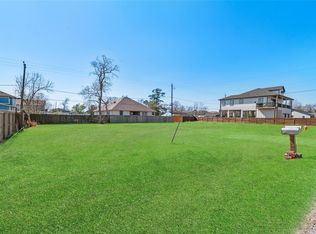 127 Dwire Dr, La Porte, TX 77571