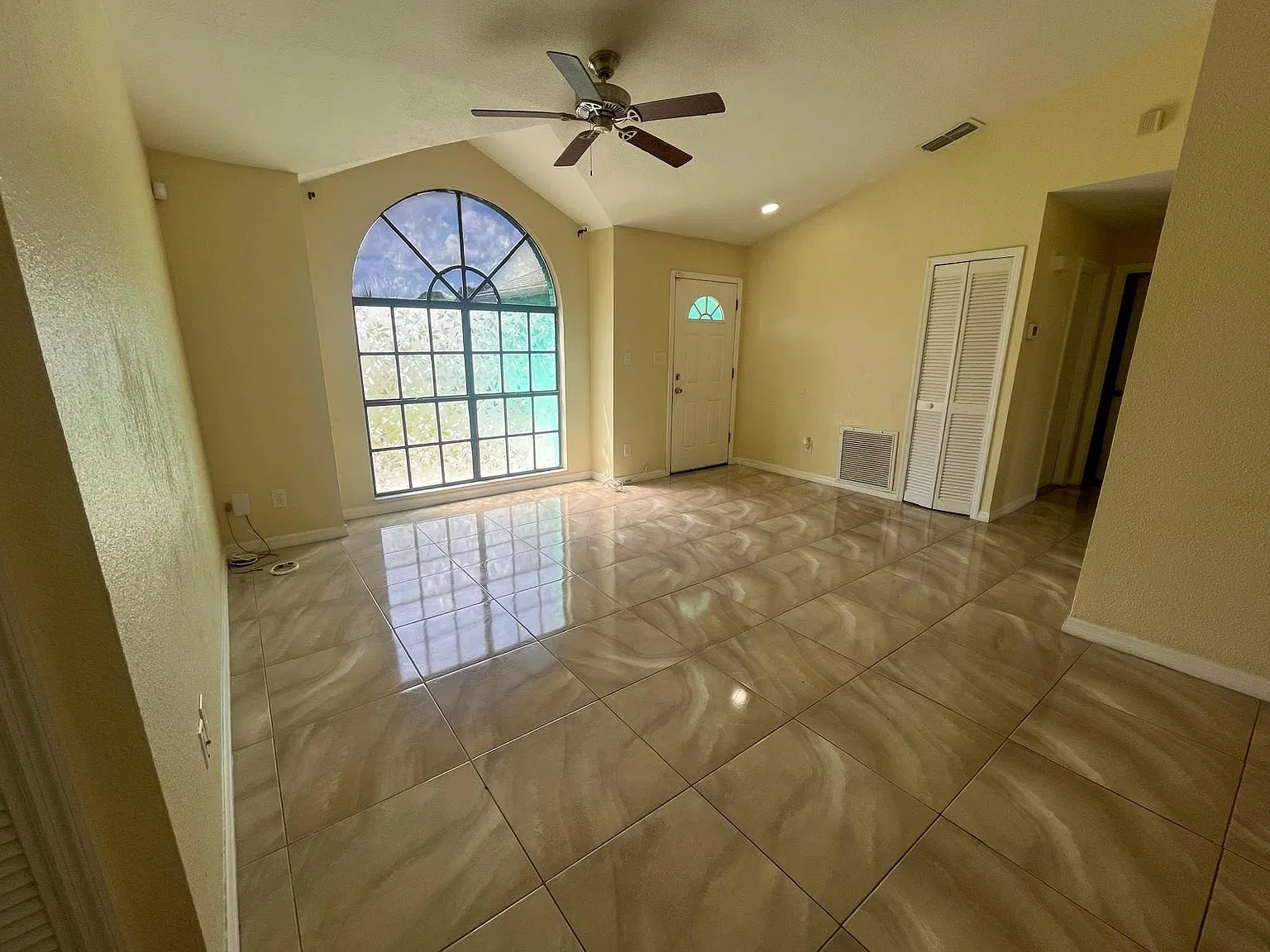 3 bed, 1312 sqft, $2,500 — Photo 4