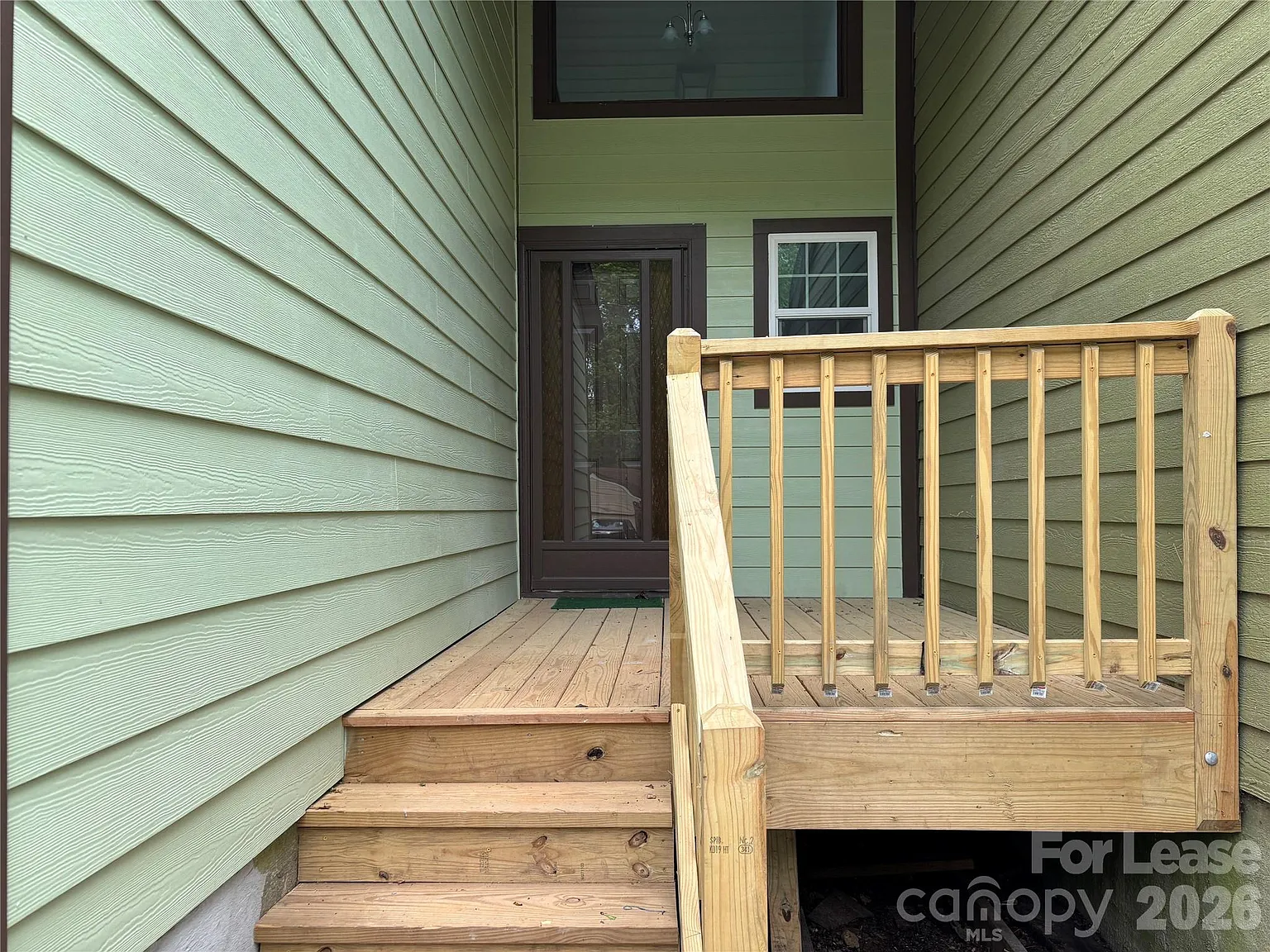 4 bed, 2.0 bath, 1364 sqft, $1,900 — Photo 2