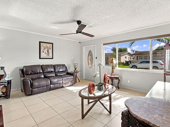 4th image of 975 NW 67TH Avenue
