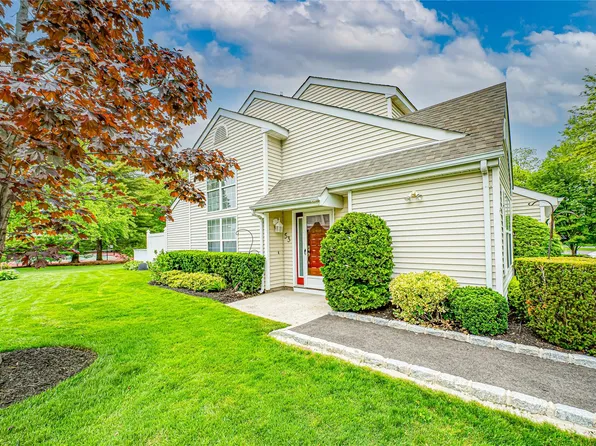 53 Mystic Circle, Bay Shore, NY 11706