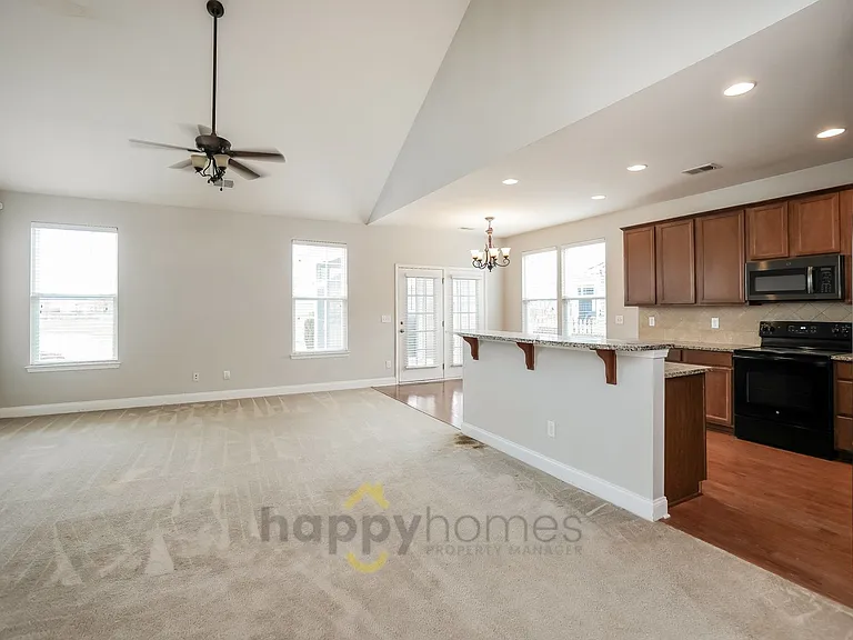 350 Spectrum Rd — Photo 13