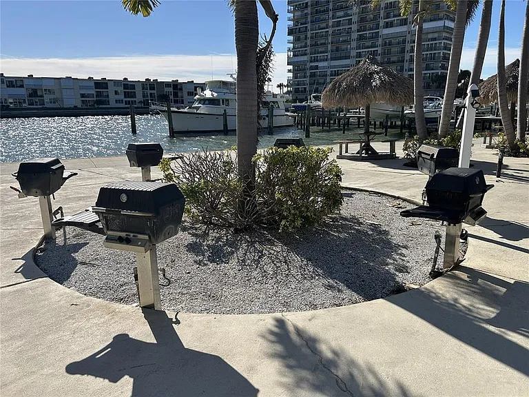 7625 Sun Island Dr S #108 — Photo 46