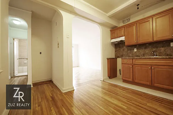 Rented by Zuz Realty | media 12