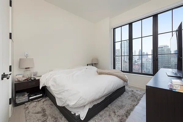 Rented by R New York | media 12