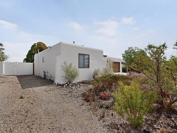 5th image of 4709 El Hachero Ct SE