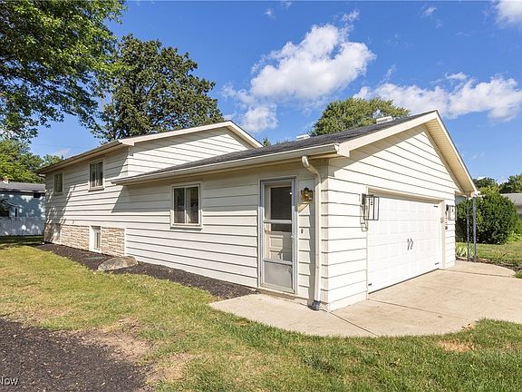 3rd image of 5204 Seven Pines Dr