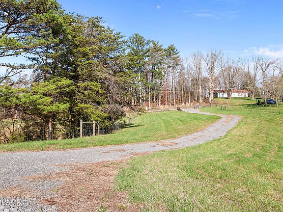 3rd image of 990 Bullock Hollow Rd