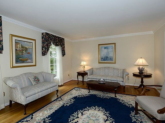 4th image of 9413 Falls Bridge Ln