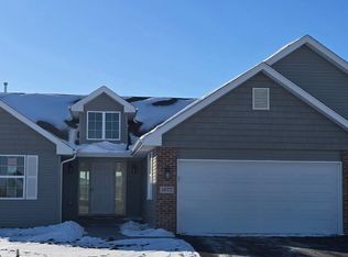 1072 E Birchwood Dr, Beloit, WI 53511