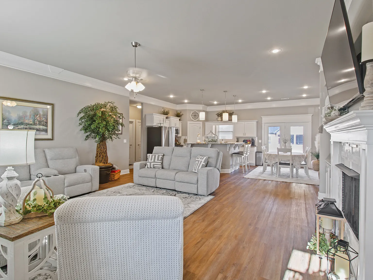 3 bed, 1774 sqft, $1,975 — Photo 3