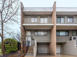 9235 W Ballard Rd #101, Des Plaines, IL 60016