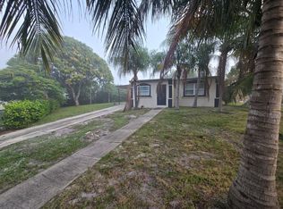 401 Seagrape Rd, Lake Worth, FL 33462