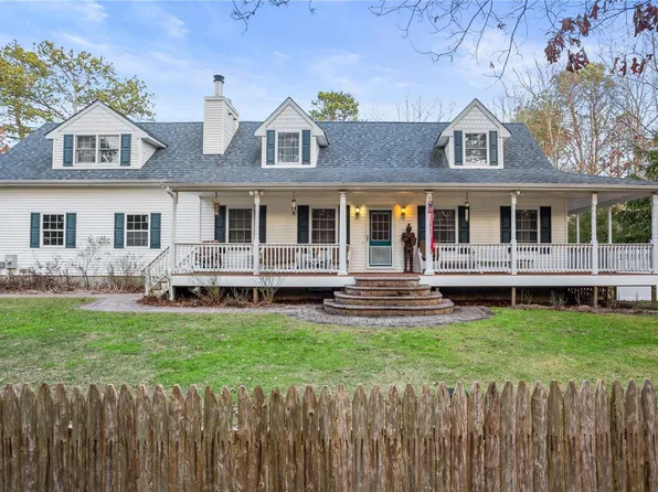 209 Halsey Manor Road, Manorville, NY 11949