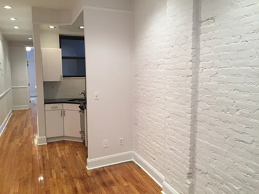 Rented by Metropolis Real Estate of Manhattan | media 20