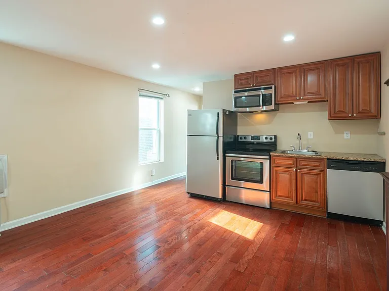 1422 Christian St #3R — Photo 2