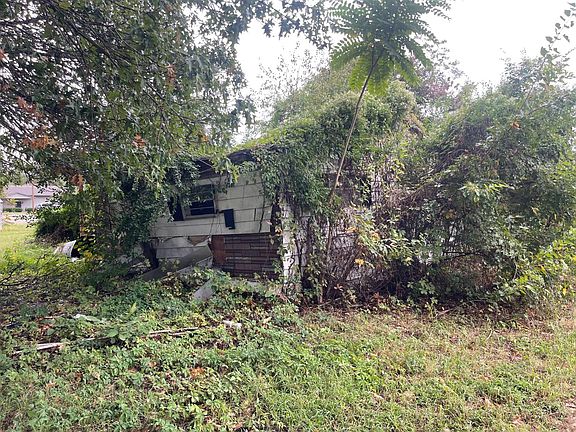3rd image of 804 Dixie St