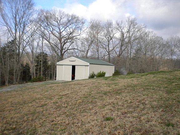 3rd image of 140 Eagle Nest Ln