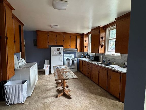 2nd image of 360 W Lamb St #1