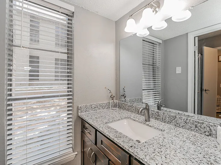 Station 121 at Town Center Apartments — Photo 193