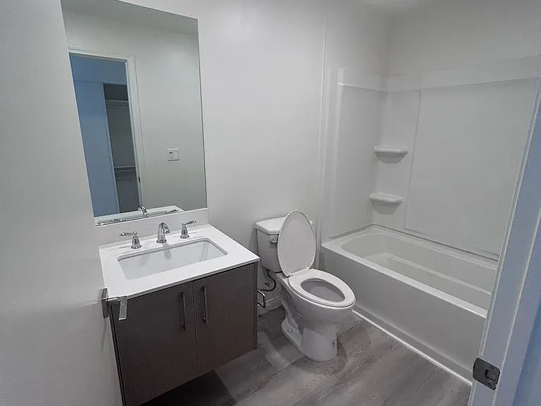 V on Victory Apartments — Photo 67