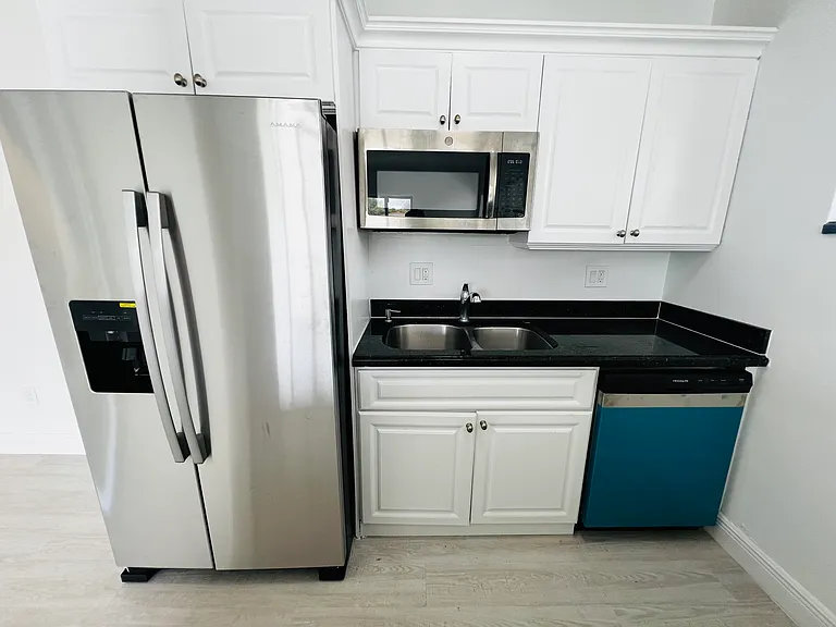 2035 Calais Dr #10 — Photo 7