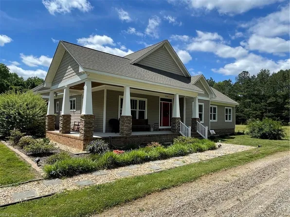 6562 Johnny Walker Ln, Gloucester, VA 23061