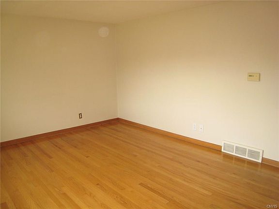 4th image of 204 Aldenwood Dr
