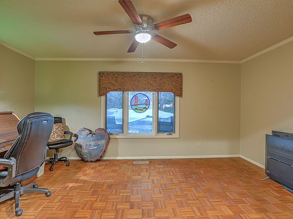 3rd image of 1005 Morina Ct NE