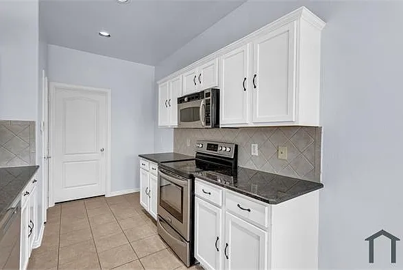 933 Bens Dr — Photo 7