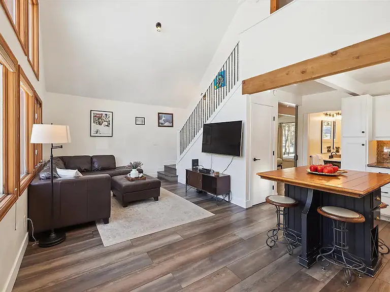 71 Regal Cir — Photo 4