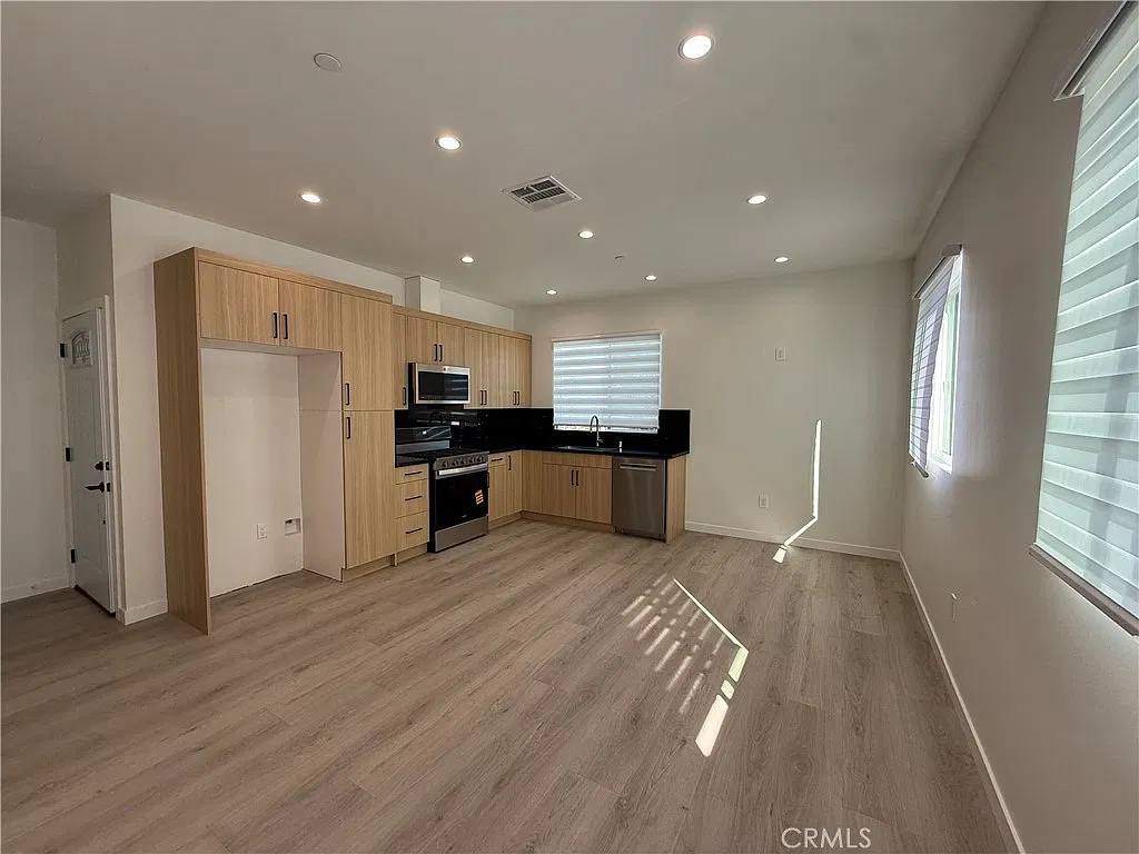 2 bed, 800 sqft, $2,800 — Photo 1