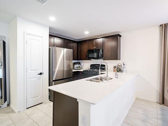 4th image of 1657 Bluffview Dr