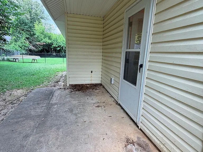 104 Brazington Ct — Photo 16