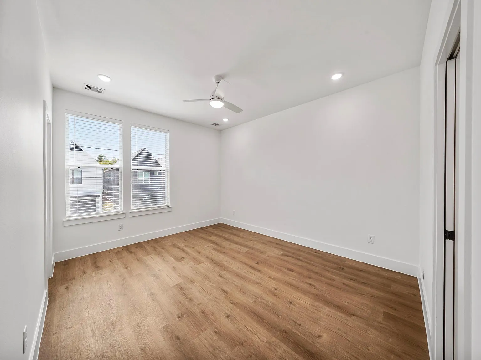 2 bed, 1.5 bath, 1717 sqft, $2,100 — Photo 4